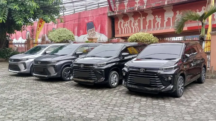 Paket Sewa Lepas Kunci vs Plus Driver